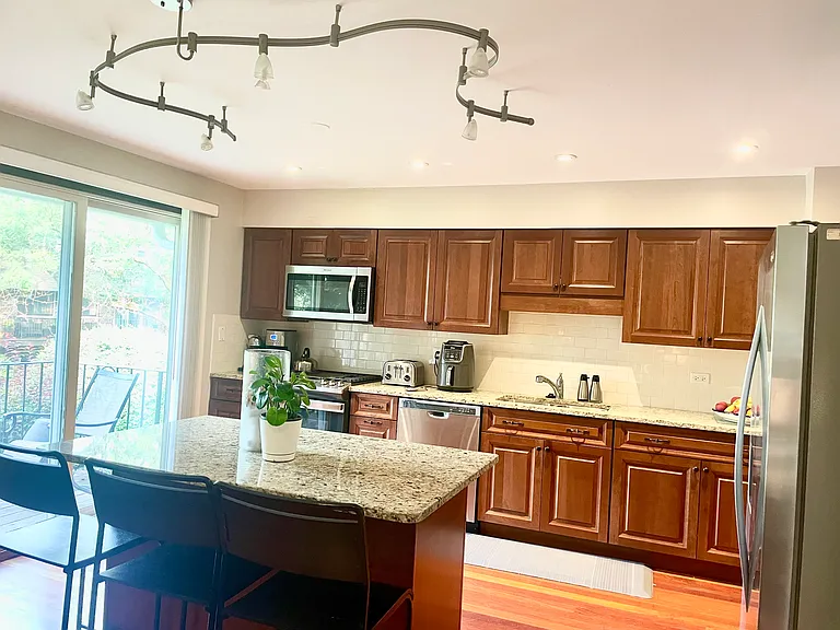 1862 Old Willow Rd — Photo 4