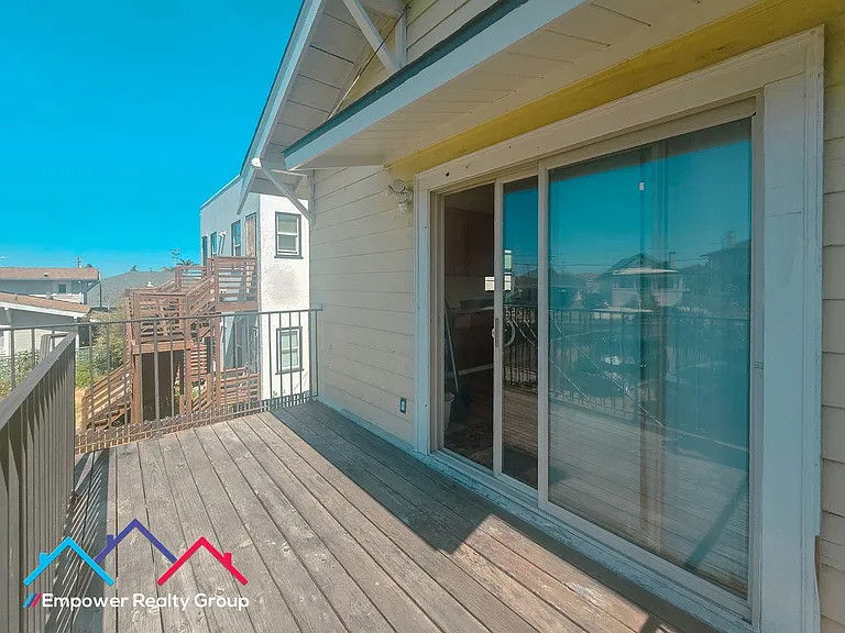 5235 Bancroft Ave. — Photo 13