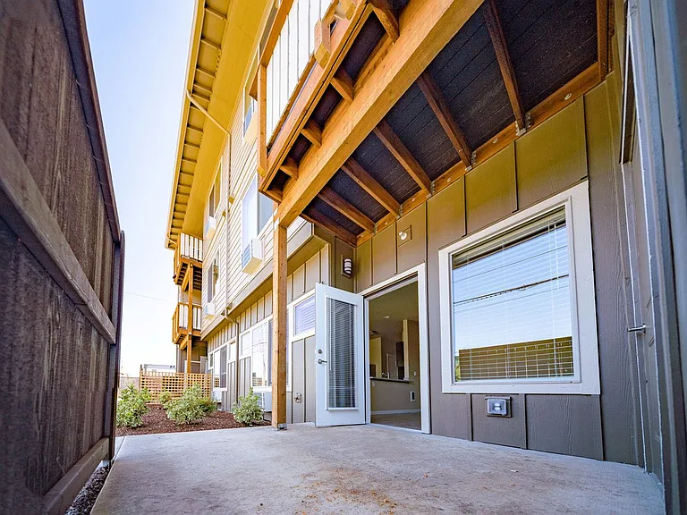 Willow Tree Place — Photo 32