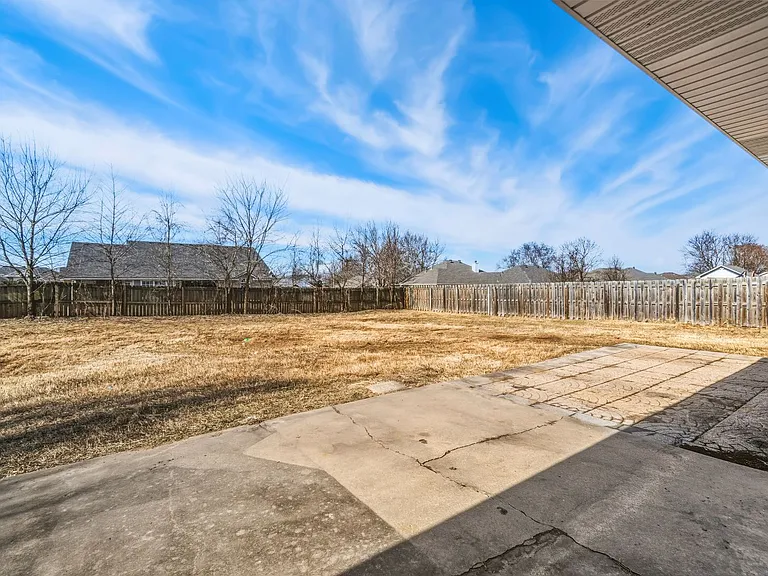 7100 Millennium Dr — Photo 28