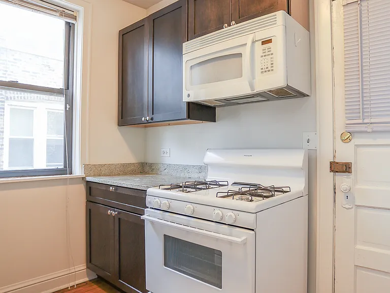 4252 N Clark St #2 — Photo 2