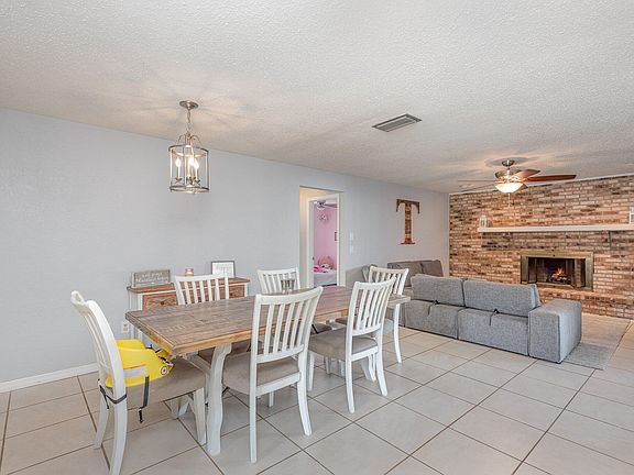 5th image of 2042 W Prairie Cir