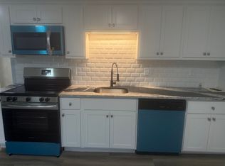 8 W Weir St APT 2, Taunton, MA 02780