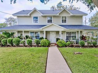 6585 Washington St, Groves, TX 77619