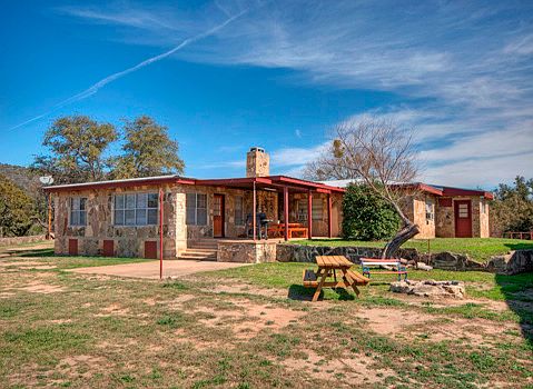 2nd image of 200 Greenwood Hills Trl