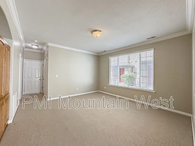 948 Chelsea Ln — Photo 8