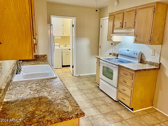 2nd image of 10525 W PRAIRIE HILLS Circle
