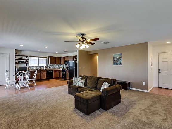 3rd image of 1120 W Calle Del Libro Dorado