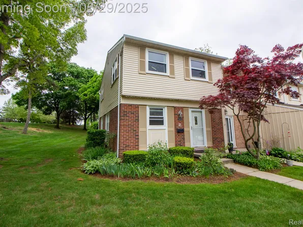 1522 Brentwood Dr, Troy, MI 48098