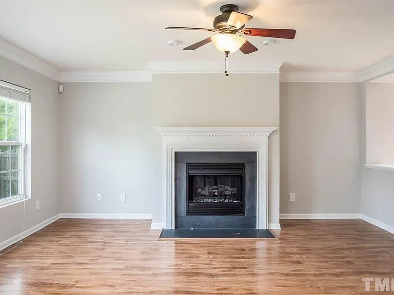 611 Magna Dr — Photo 2