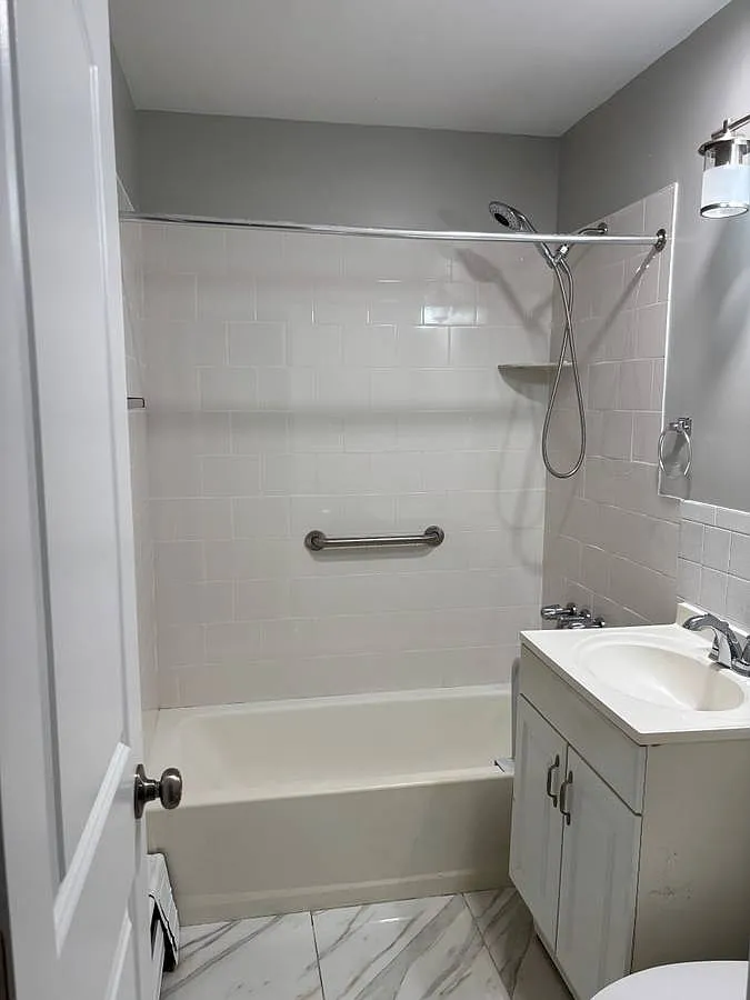 4 bed, $3,857 — Photo 2