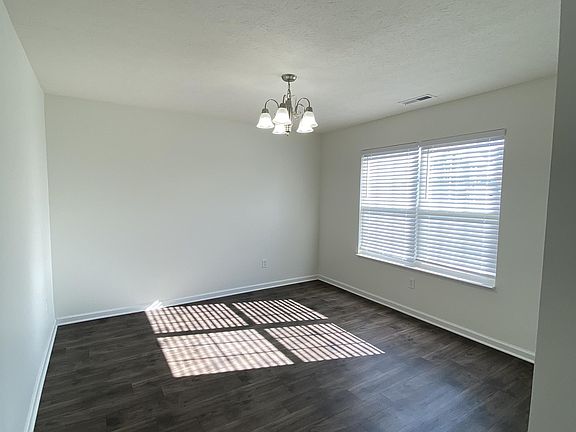 4th image of 743 Jefferson Park Dr