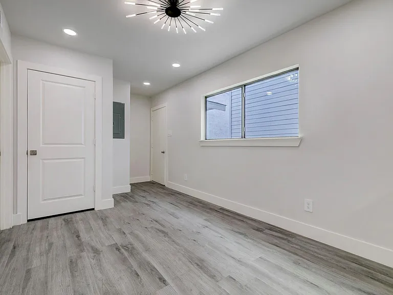 2403 Cleburne St #3 — Photo 5