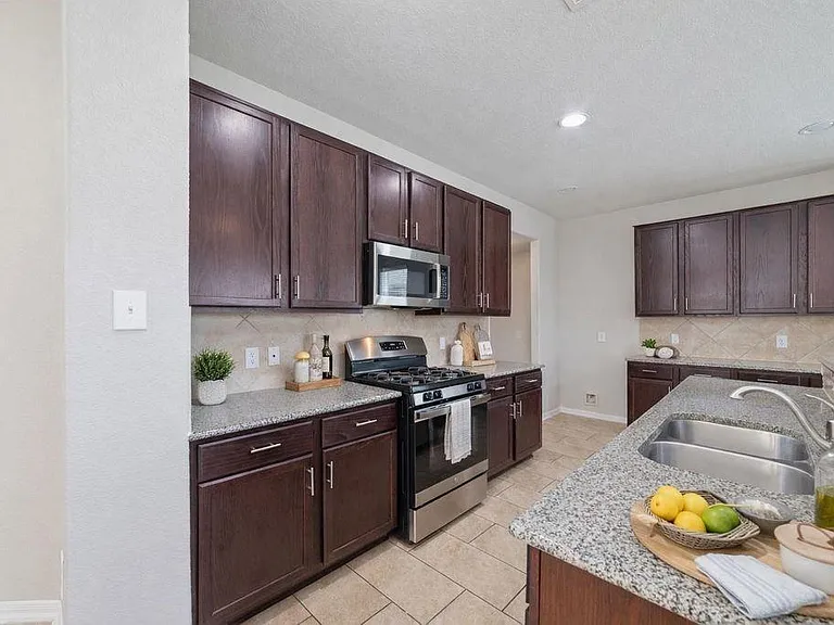 2707 Golden Hills Ct — Photo 10