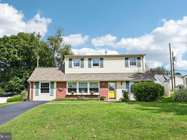 66 Quiet Rd, Levittown, PA 19057