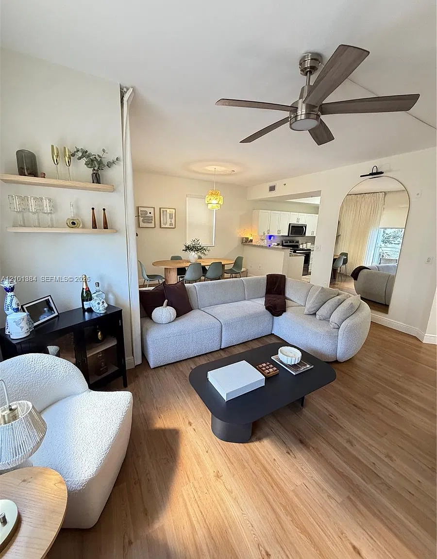 Century Park Condo — Photo 2