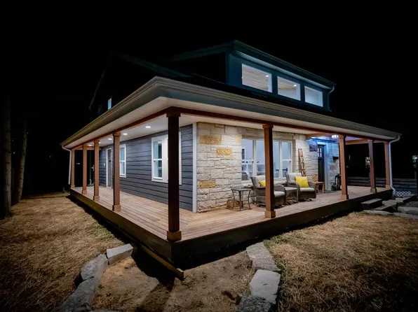 W58N447 Hilbert AVENUE, Cedarburg, WI 53012