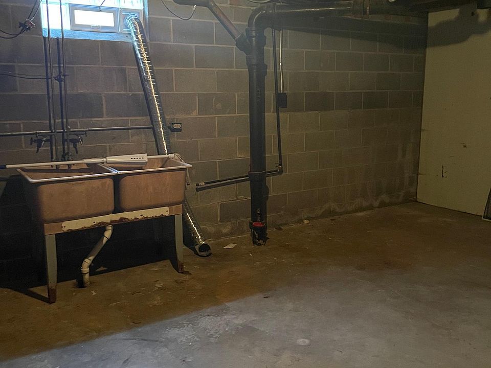 2nd image of 1012 Caddo Ave