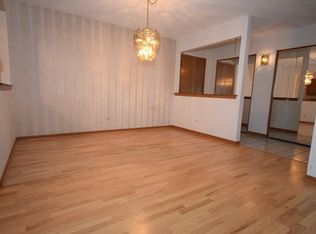 10840 S 84th Ave APT 3A, Palos Hills, IL 60465