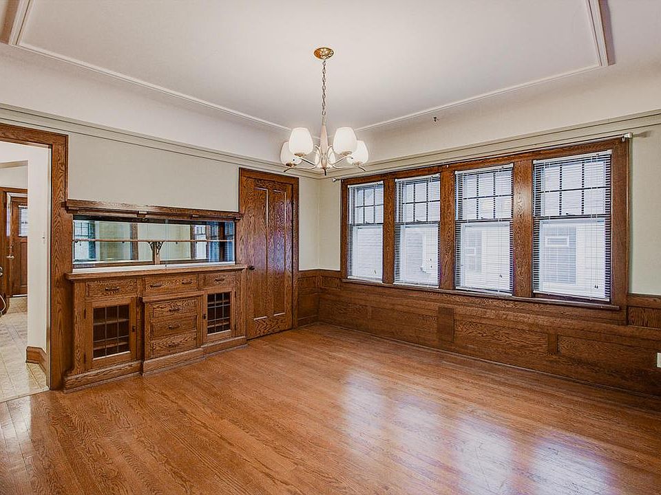 1st image of 3908 N Farwell Ave #3910