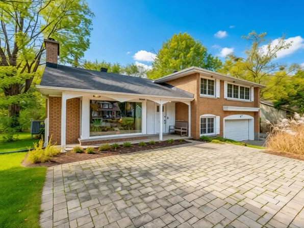 42 Rue Watterson Bay, Durfa, QC H9X 3C6