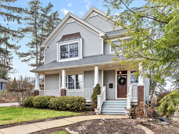 628 S Summit St, Barrington, IL 60010
