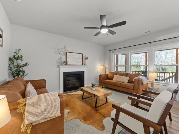 370 Yates Mill Dr, Fuquay Varina, NC 27526