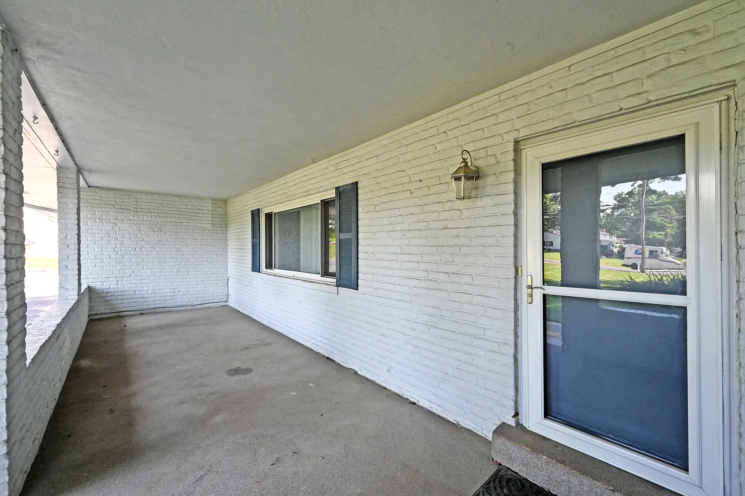 3 bed, 2065 sqft, $2,700 — Photo 2