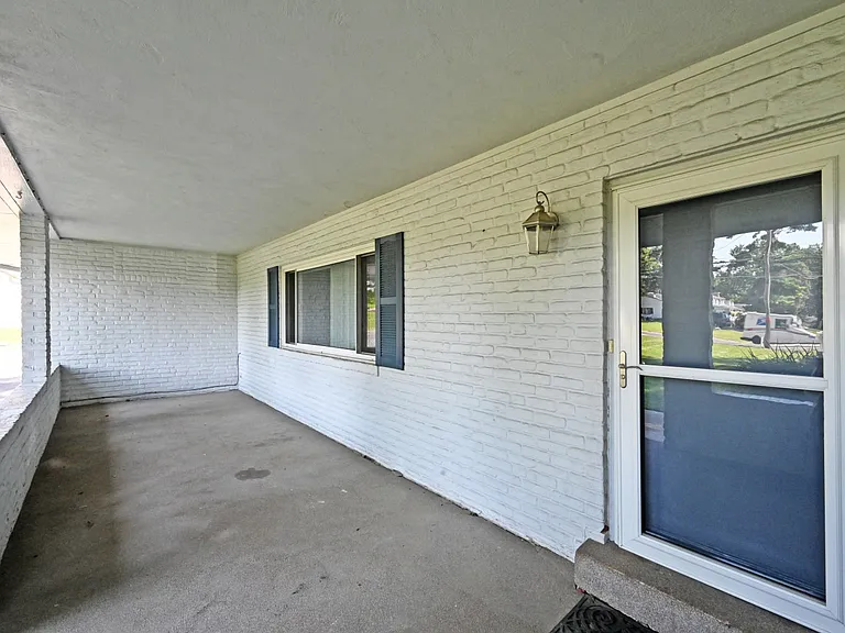 6904 Euclid Ave — Photo 2