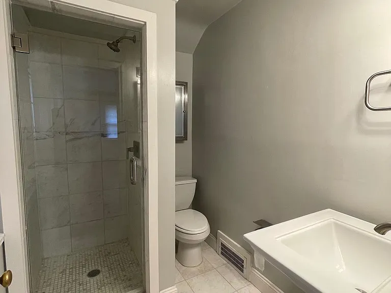 510 Monroe Rd — Photo 16