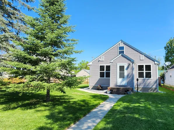 908 11th St, International Falls, MN 56649