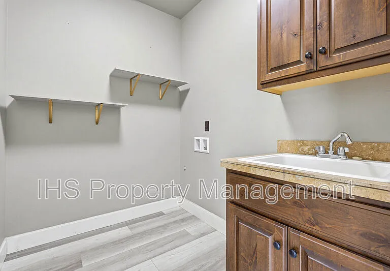 4806 Tamarisk Dr — Photo 12
