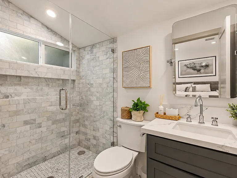 14822 Morrison St — Photo 21