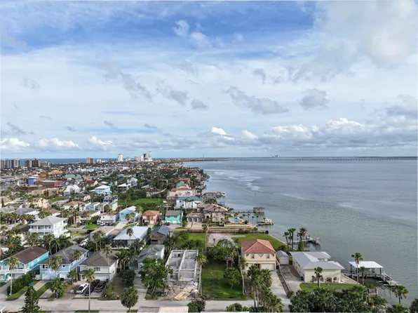 227 W Oleander St, South Padre Island, TX 78597