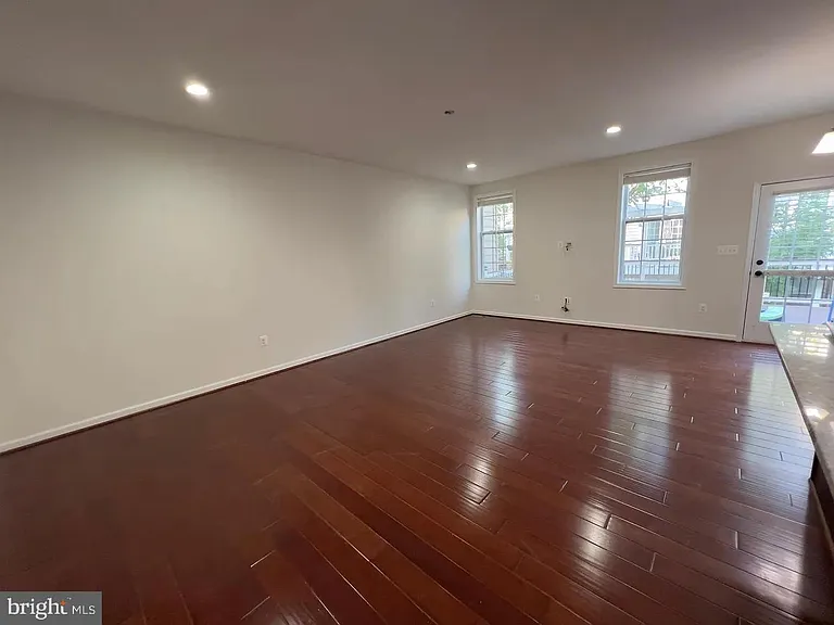42885 Edgegrove Heights Ter — Photo 4