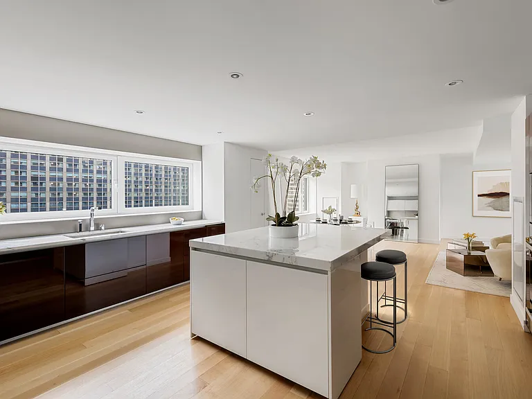 135 W 52nd St #Penthouse 5S — Photo 7