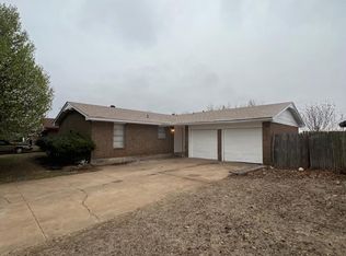 220 W Shadywood Dr, Midwest City, OK 73110