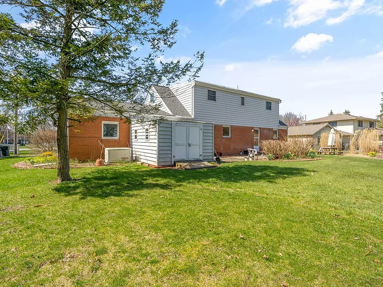 5800 Harlem Rd — Photo 26