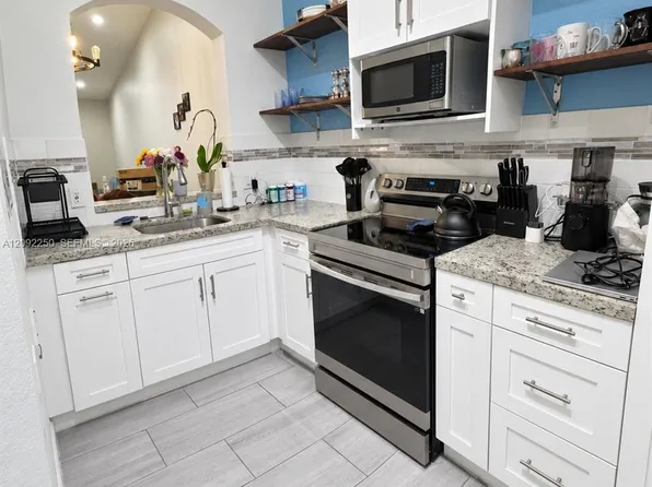 7760 NW 22nd St APT 205, Pembroke Pines, FL 33024
