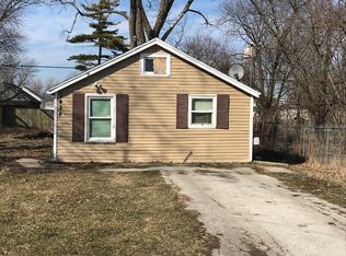 1438 Solfisburg Ave, Aurora, IL 60505