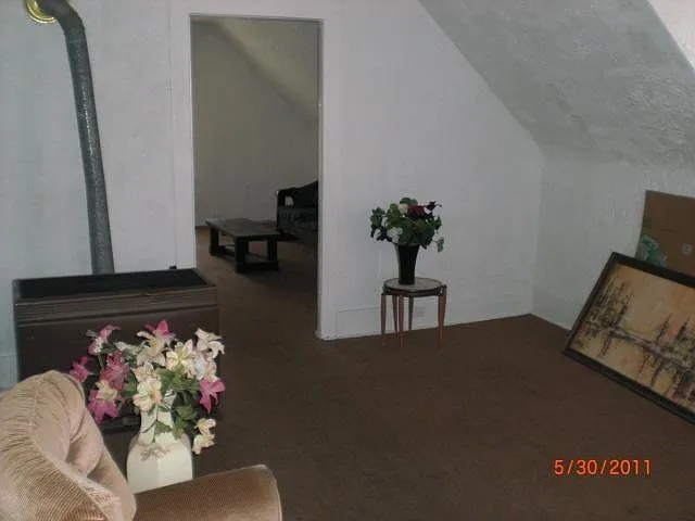 562 Wilson St — Photo 5