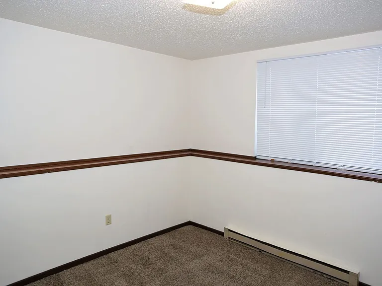2400 S 17th St #2500 — Photo 5