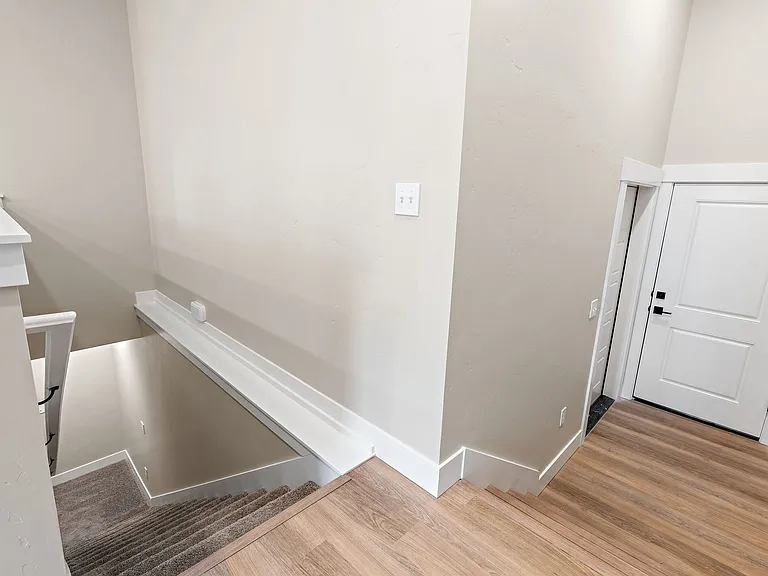 615 N Locust St — Photo 12