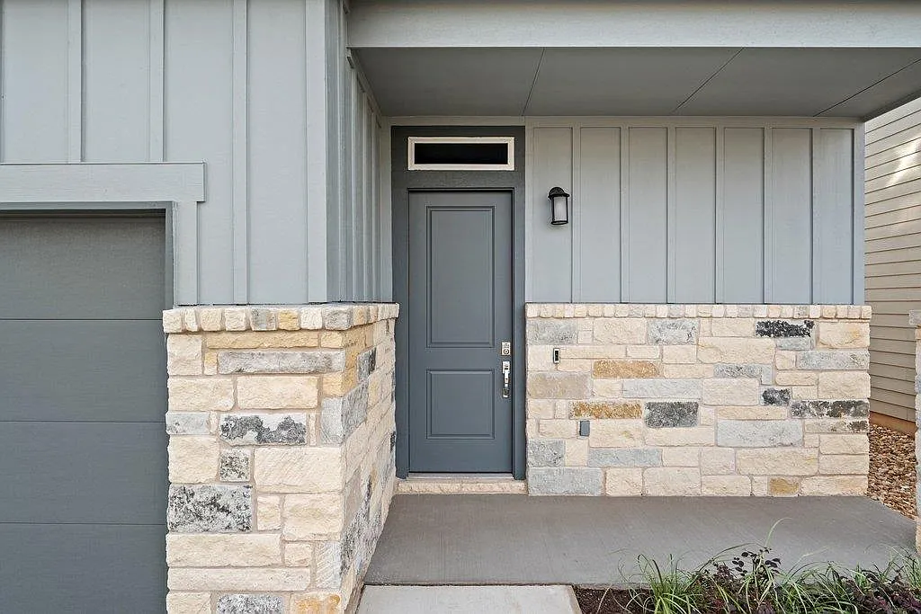 4 bed, 3.5 bath, 1945 sqft, $2,349 — Photo 2