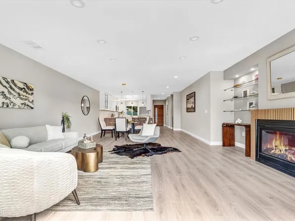 2492 New York Dr, Altadena, CA 91001