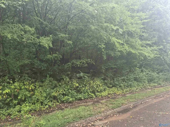 7609 Foxfire Dr SE, Huntsville, AL 35802