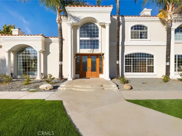 1029 E Belmont Abbey Ln, Claremont, CA 91711