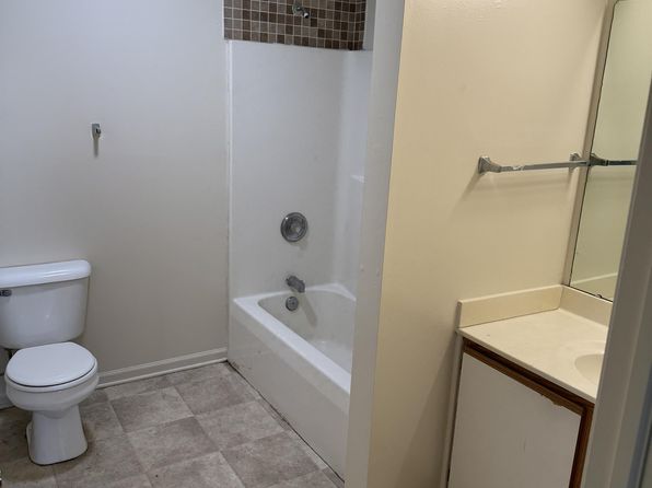 1130 Minns Dr #12, Machesney Park, IL 61115