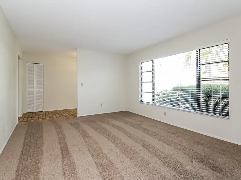 326 Montgomery Ave — Photo 3