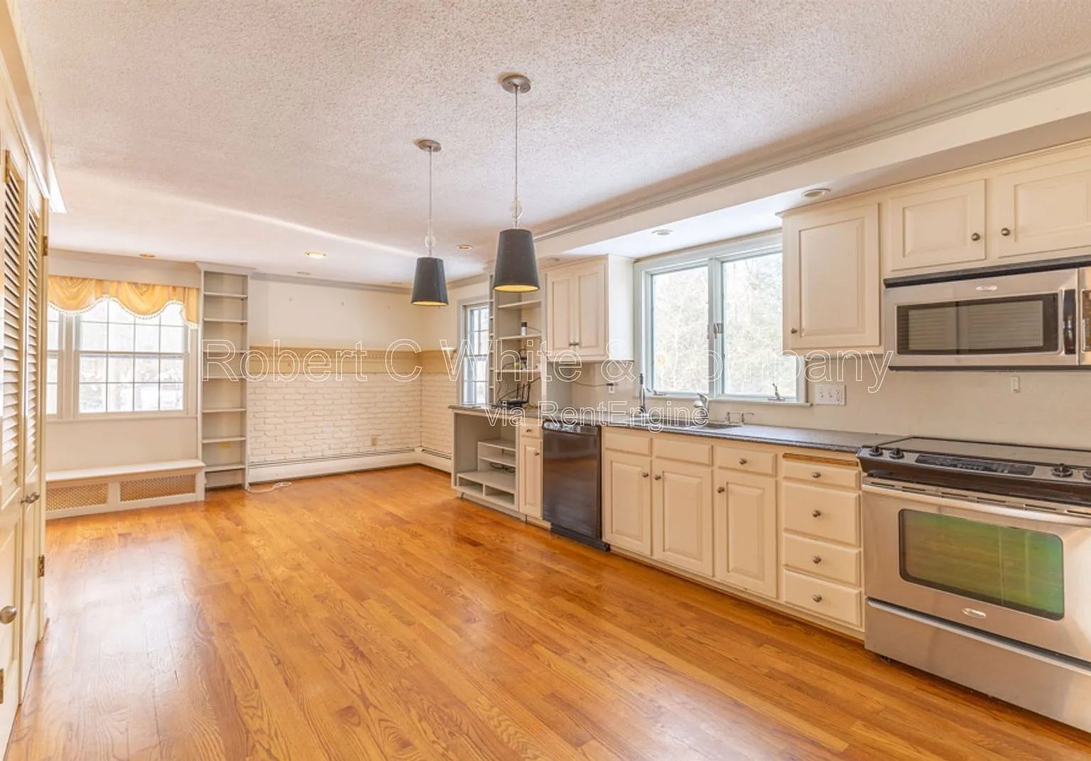 3 bed, 2.5 bath, 1808 sqft, $3,240 — Photo 4